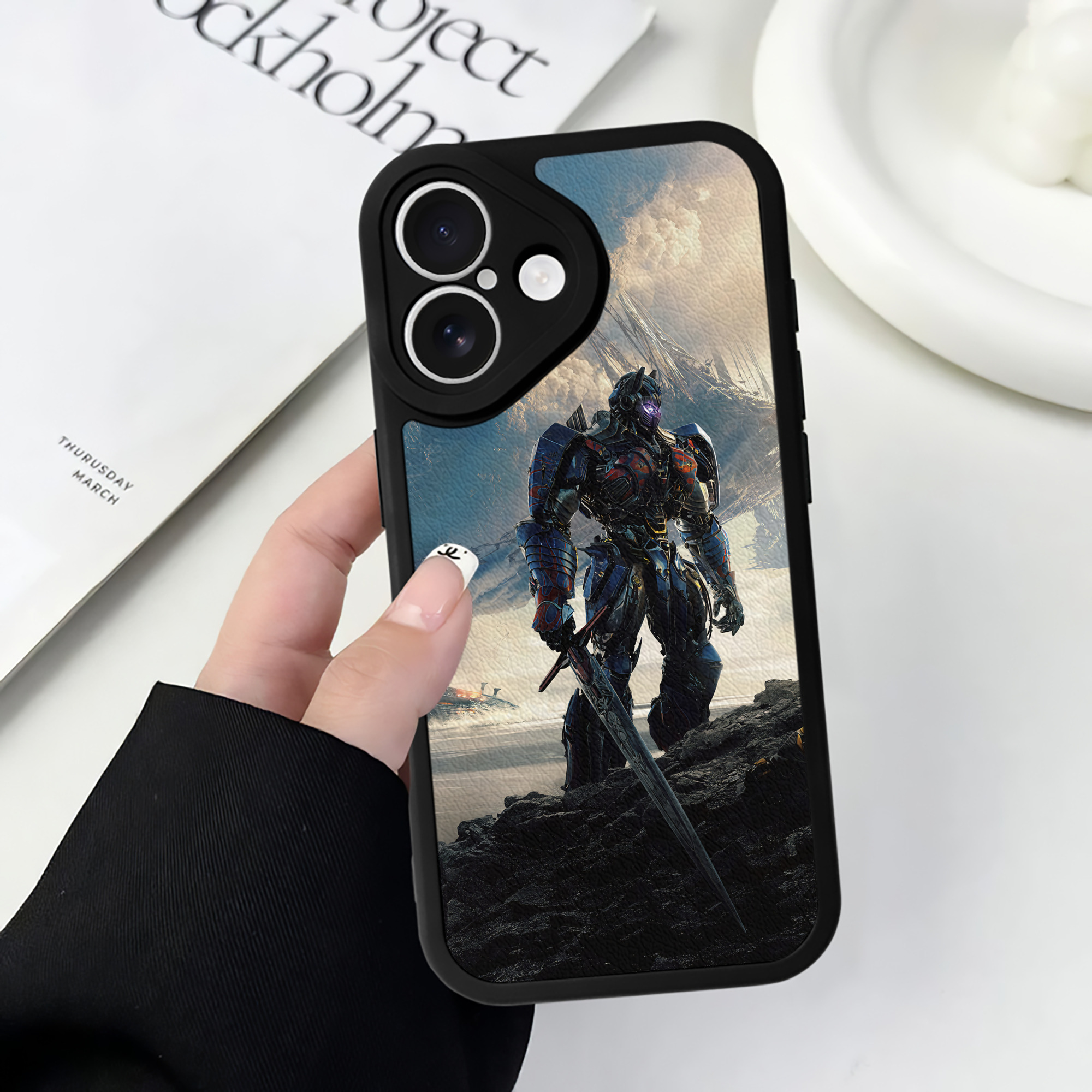 （画像用） Transformers トランスフォーマー 【iPhone 16シリーズ対応】シリコンスマホケース（レザー調） 材質：シリコン